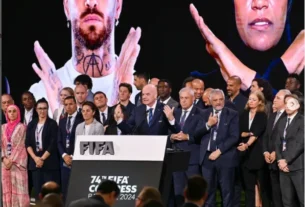 Revolution in football Fifa introduces anti-racism gesture during matches for players who experience racism in the stadium