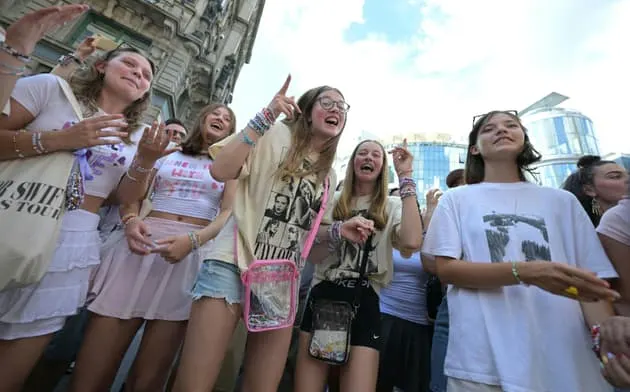 Taylor Swift: Fans of the Singer Gather in Vienna After Her Concerts Were Canceled